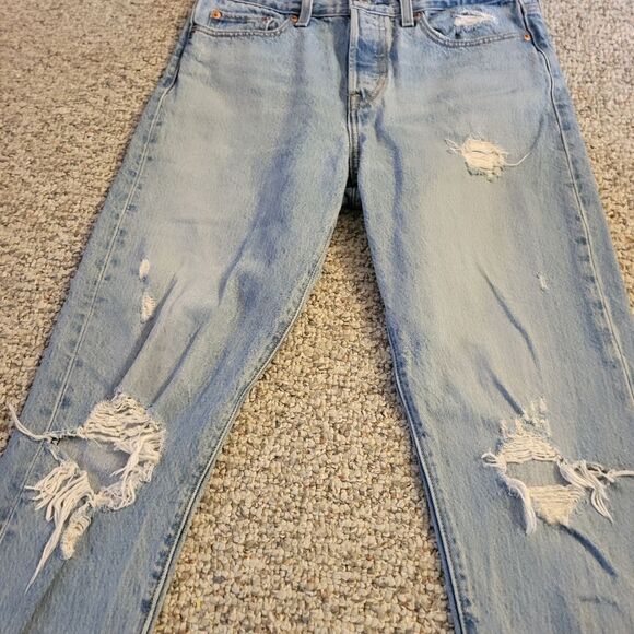 Levi's Premium Wedgie Button Fly Distressed Jeans Size 28 Light Wash - Picture 3 of 8